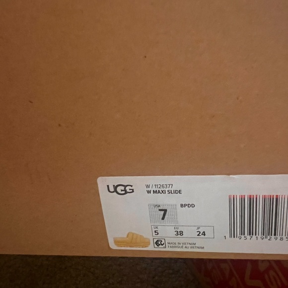 UGG Platform Maxi slides 7 - Picture 9 of 11